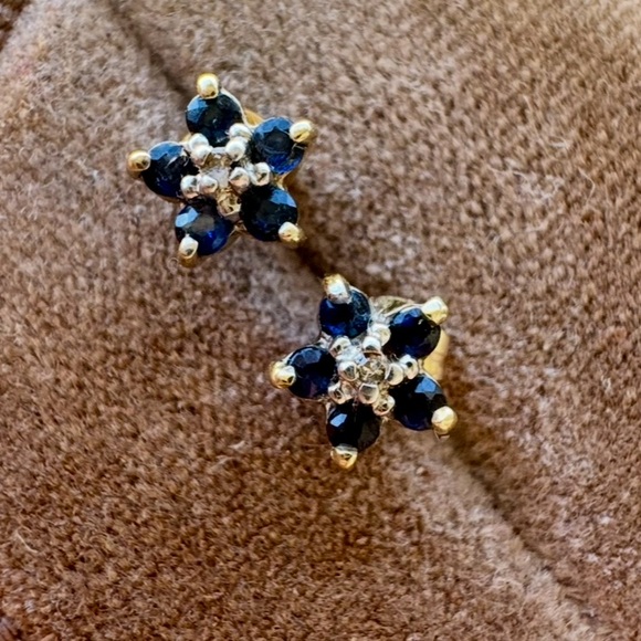 Solid 10k yellow gold genuine sapphire/diamond flower earrings - Picture 1 of 16